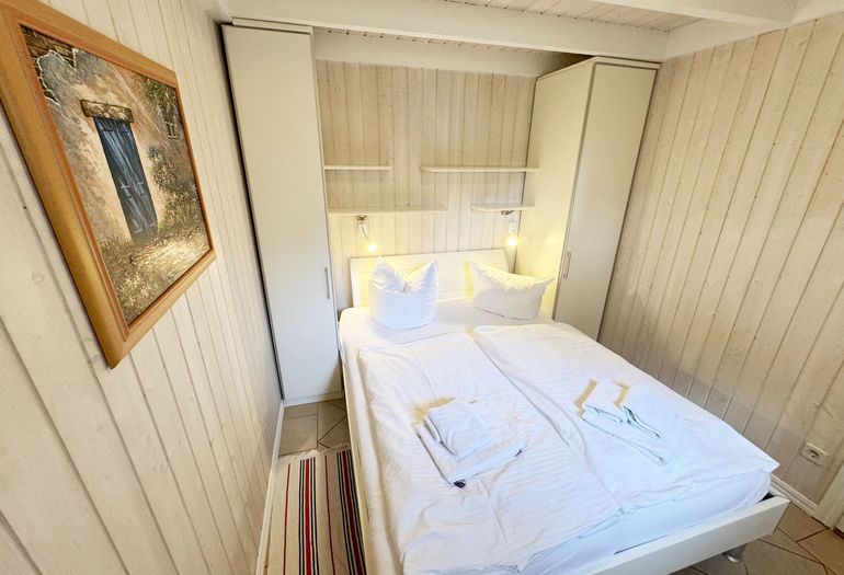 1. Schlafzimmer mit Doppelbett 1. Schlafzimmer mit Doppelbett