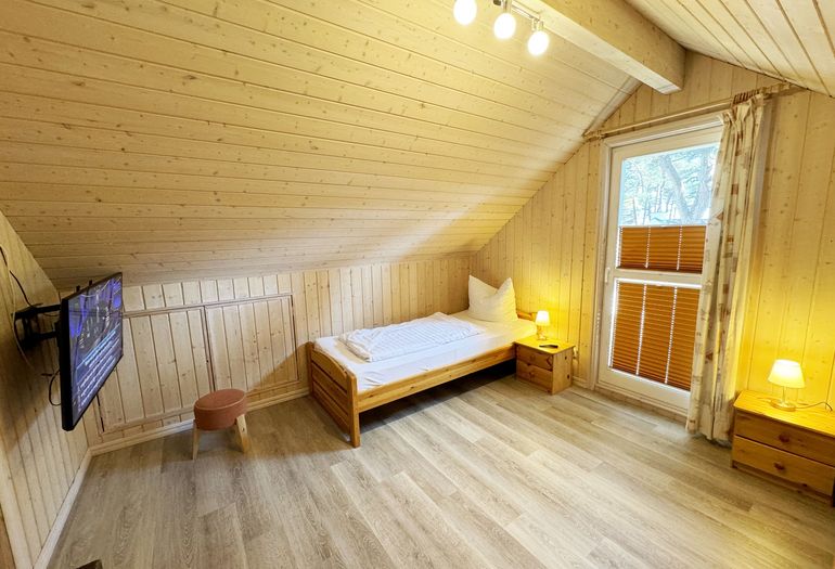 Ferienhaus Sprottenkiste - Schlafzimmer im Dachgeschoss