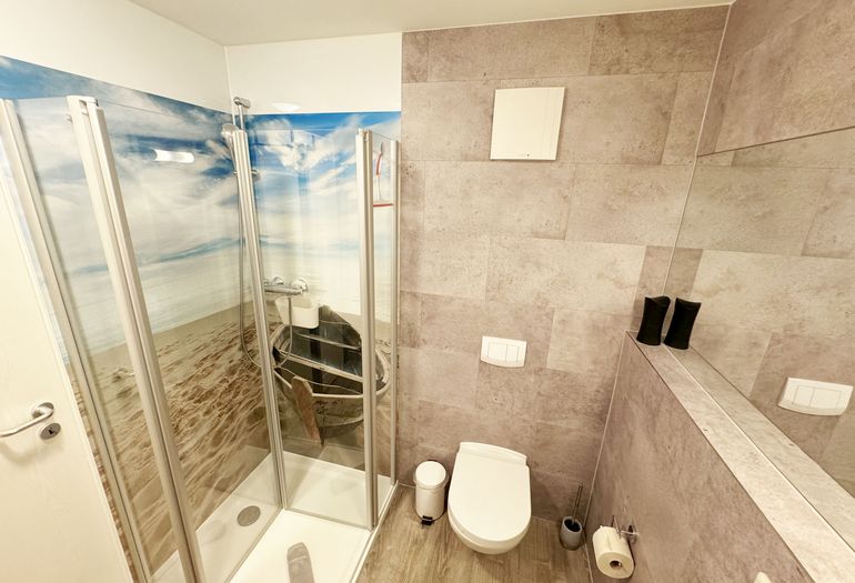 Badezimmer mit ebenerdiger Dusche Badezimmer mit ebenerdiger Dusche
