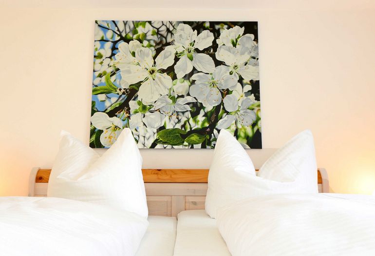 Schlafzimmer mit Doppelbett
