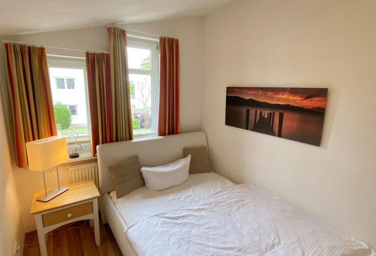 2. Schlafzimmer mit kleinerem Bett 2. Schlafzimmer mit kleinerem Bett