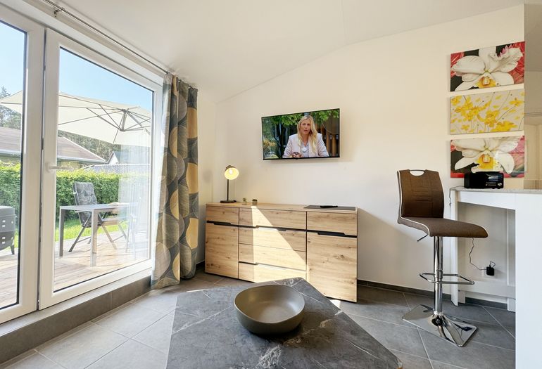 heller Wohnbereich mit TV heller Wohnbereich mit TV