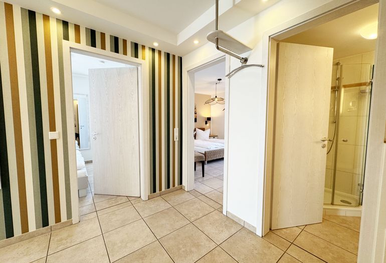 Eingangsbereich mit Garderobe Eingangsbereich mit Garderobe
