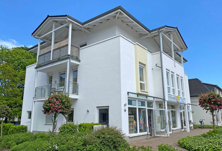 seitlicher Blick auf die Villa Salus