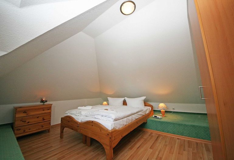 2. Schlafzimmer mit Doppelbett