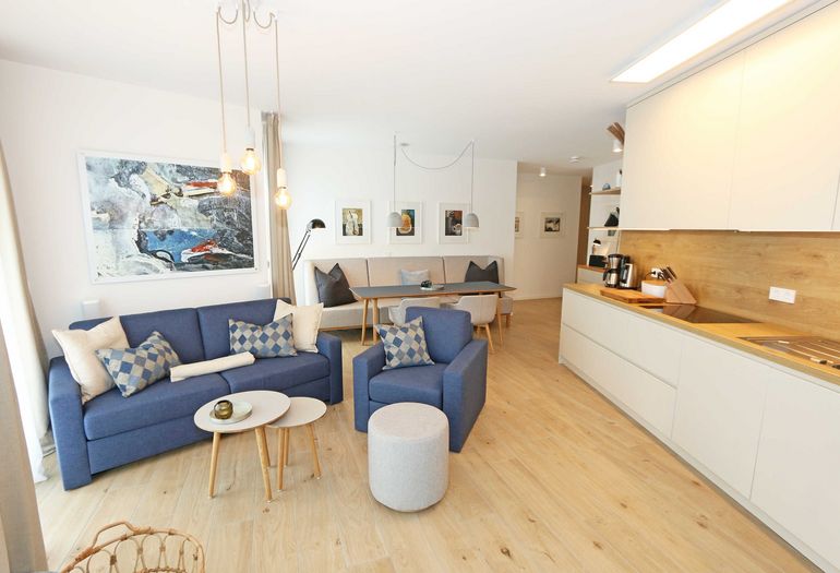 Wohnzimmer mit Account für Netflix, Amazon Prime und Spotify