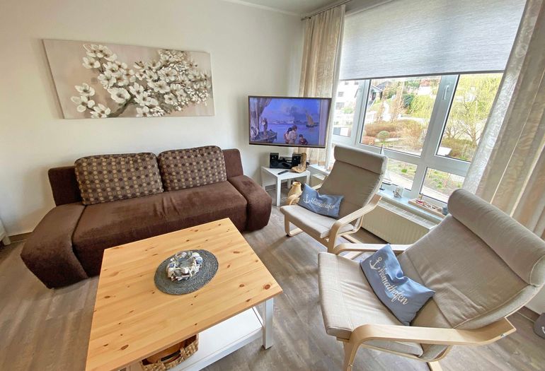 Wohnbereich mit TV und Relax Sessel