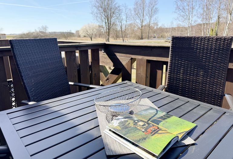 bestuhlter Balkon