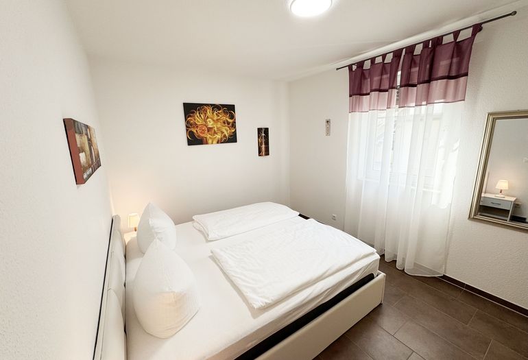 Schlafzimmer mit Doppelbett Schlafzimmer mit Doppelbett