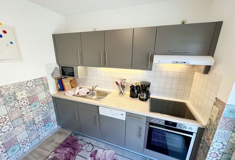 Küchenzeile mit Backofen Küchenzeile mit Backofen