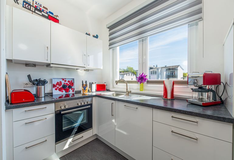 moderne Küchenzeile mit Backofen moderne Küchenzeile mit Backofen