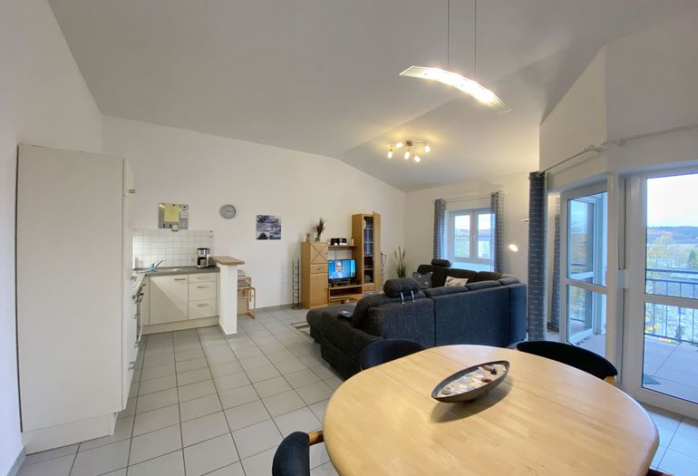 Blick in den Wohn-Essbereich