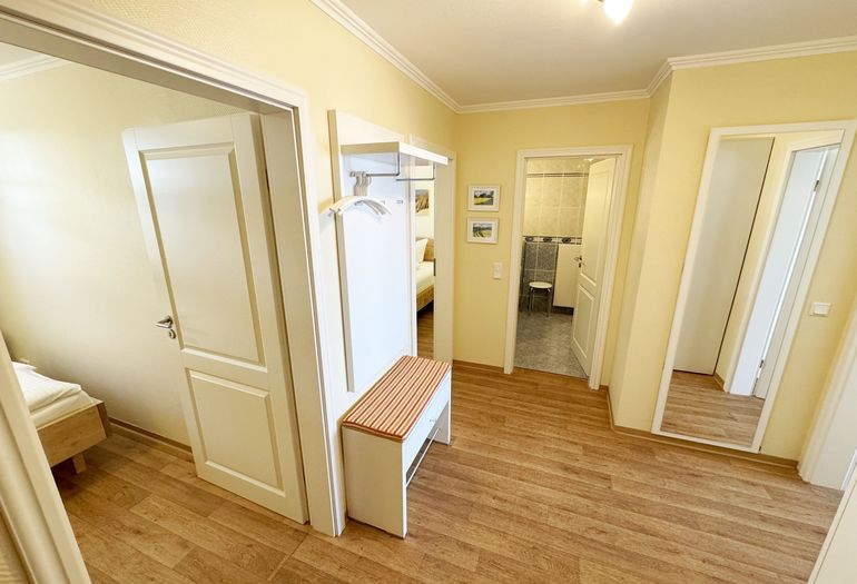 Flurbereich mit Garderobe Flurbereich mit Garderobe