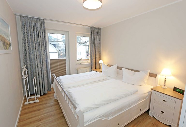 Schlafzimmer mit Doppelbett