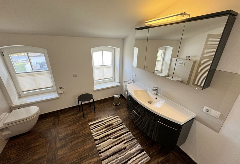 Großer Wandspiegel im Obergeschoss Großer Wandspiegel im Obergeschoss