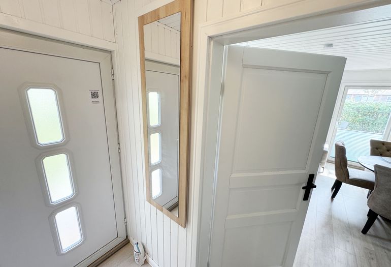 Eingangsbereich mit Spiegel Eingangsbereich mit Spiegel