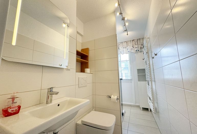 Badezimmer mit Dusche