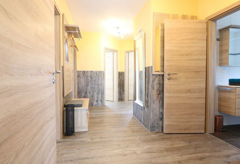 Flurbereich mit Garderobe Flurbereich mit Garderobe