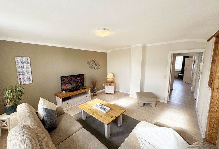 Wohnbereich mit Blick in den Flur Wohnbereich mit Blick in den Flur