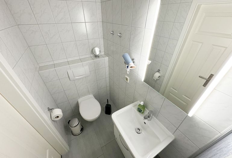 Badezimmer mit Waschplatz Badezimmer mit Waschplatz