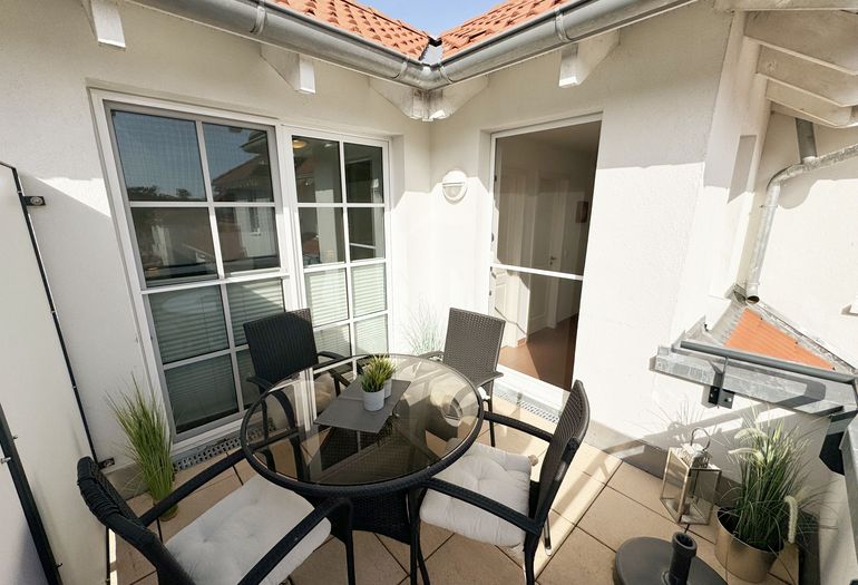 bestuhlter Balkon