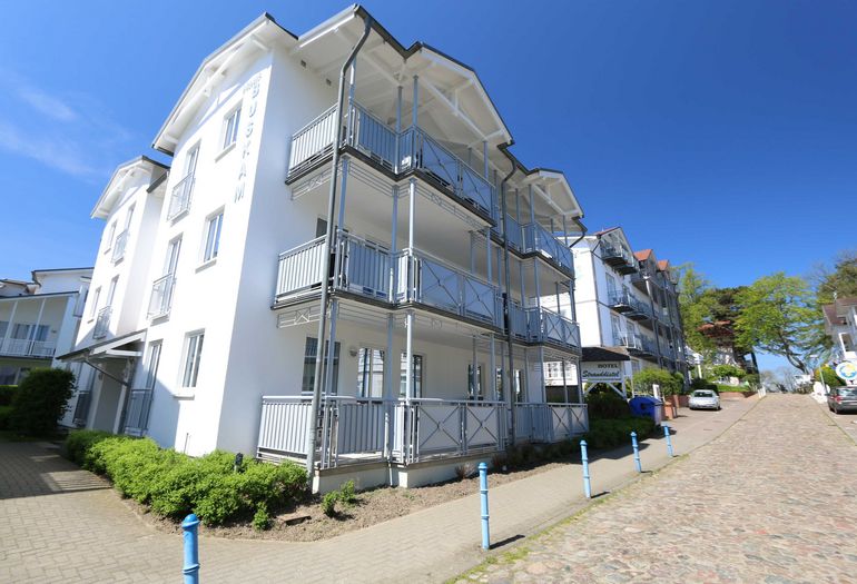 seitlicher Blick zur Villa Buskam