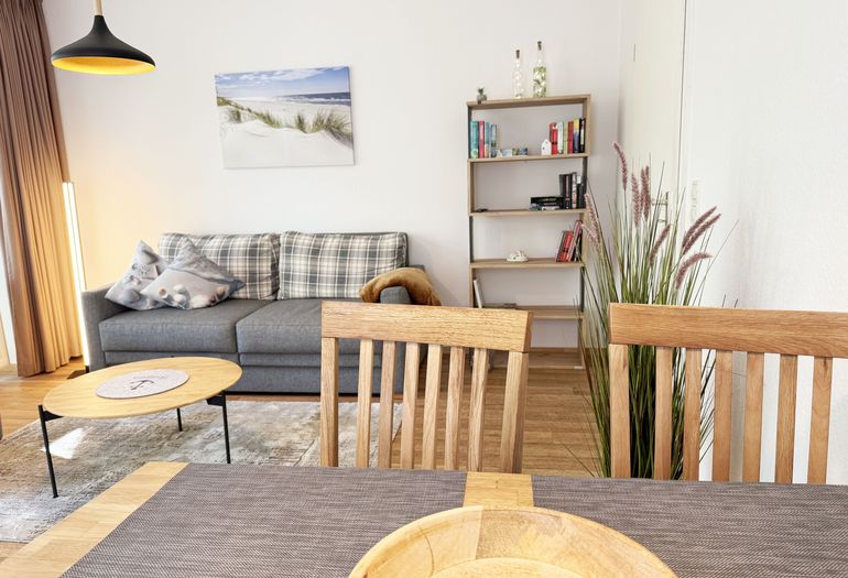 Wohnbereich mit Bücherecke