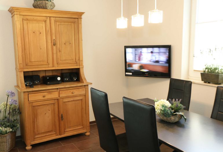 Ferienwohnung "Leon" Nr. 5 mit Terrasse Ferienwohnung "Leon" Nr. 5 mit Terrasse