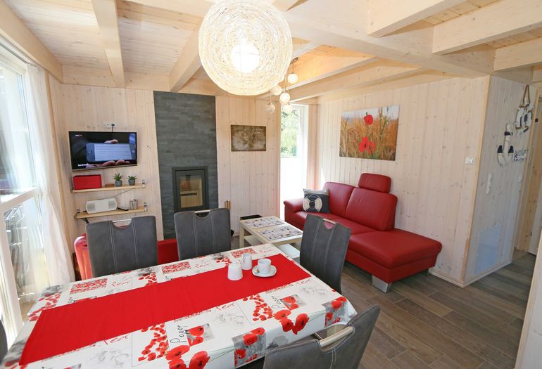 Esstisch für gemeinsames Essen und TV