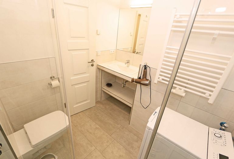 Badezimmer mit Dusche