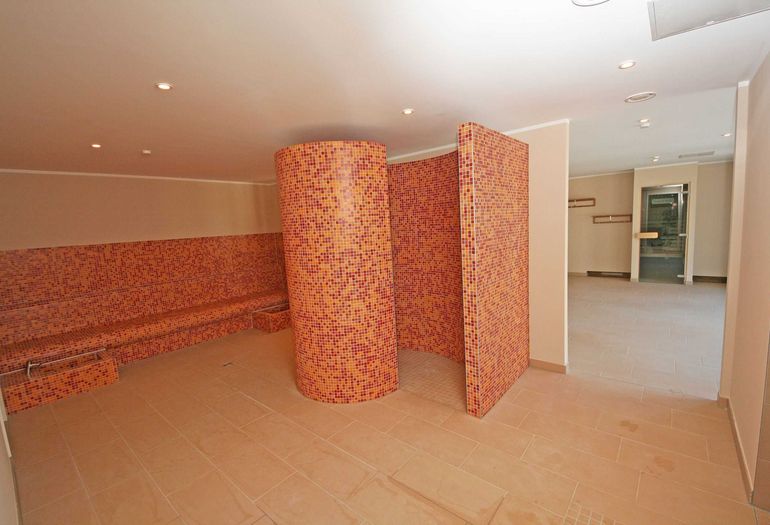 Wellnessbereich mit Sauna und Pool Wellnessbereich mit Sauna und Pool