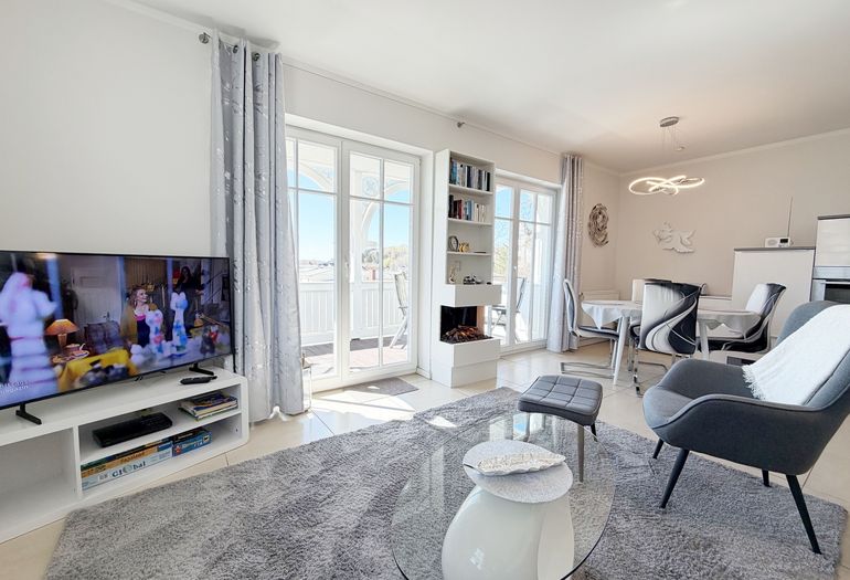Wohnbereich mit Smart-TV Wohnbereich mit Smart-TV