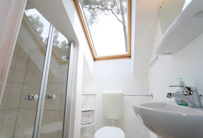 kleines Badezimmer mit Dusche