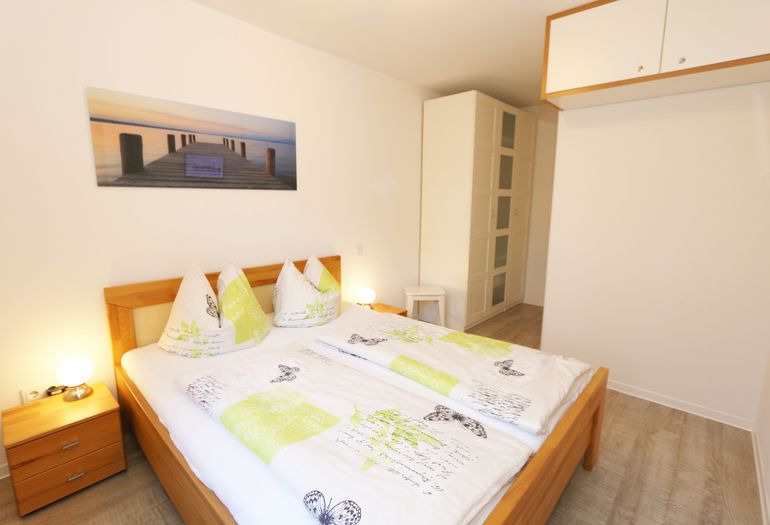 Schlafzimmer mit Kleiderschrank Schlafzimmer mit Kleiderschrank