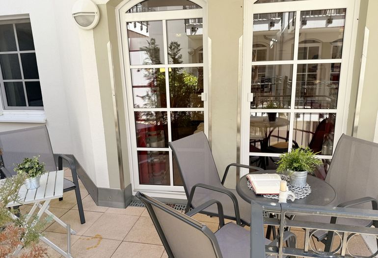Haus Meeresblick WE A 1.10 Balkon mit Bestuhlung