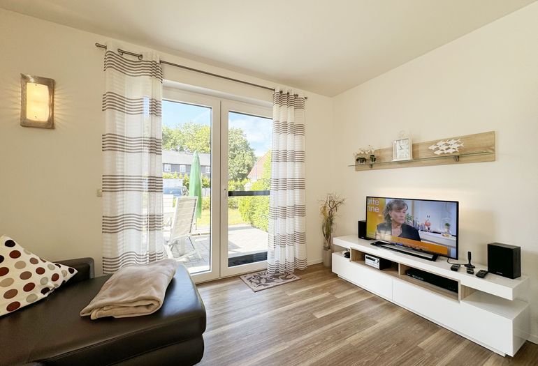 Wohnbereich mit Zugang zur Terrasse