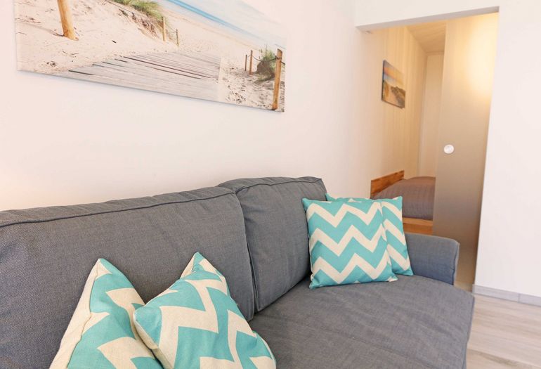 Couch mit Strandbild