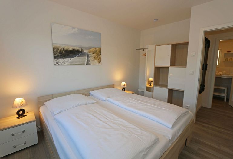 2. Schlafzimmer mit Schrank und Garderobe 2. Schlafzimmer mit Schrank und Garderobe