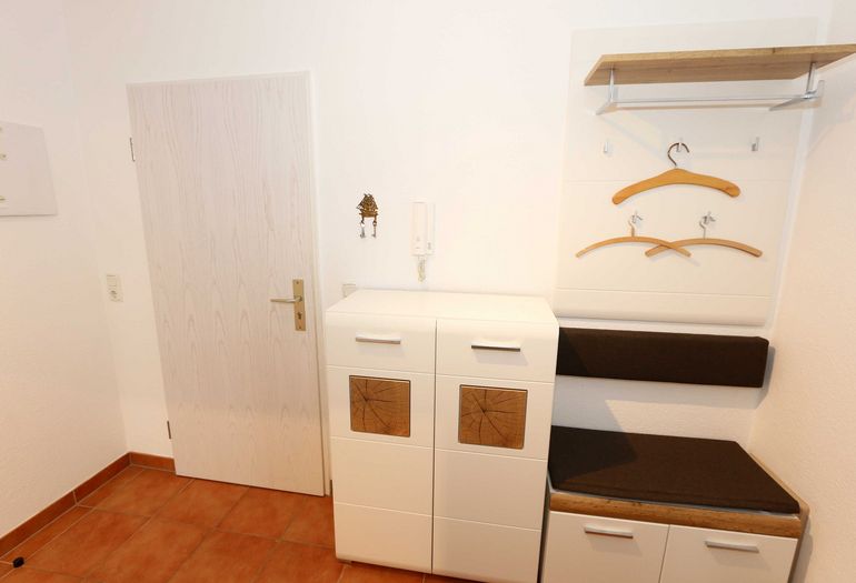 Flurbereich mit Schuhschrank und Garderobe