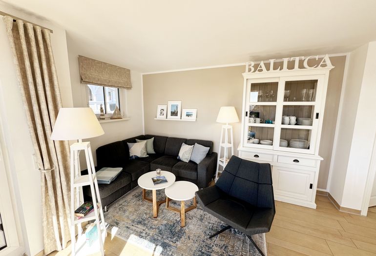 Wohnbereich mit gemütlicher Couch