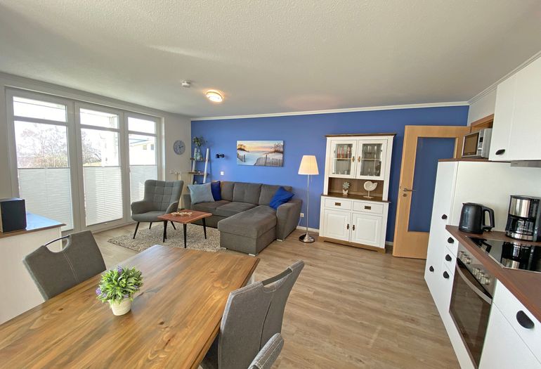 Essbereich mit Blick zur Couch