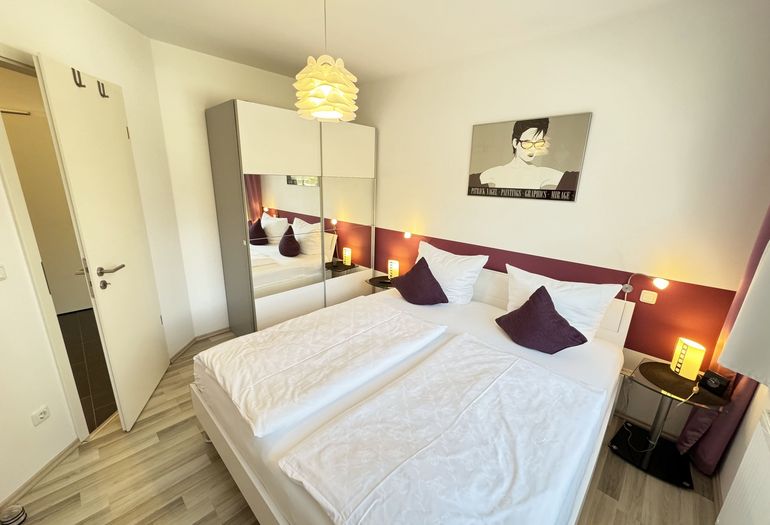 Villa Wilhelmine WE 04 Schlafzimmer mit Kleiderschrank