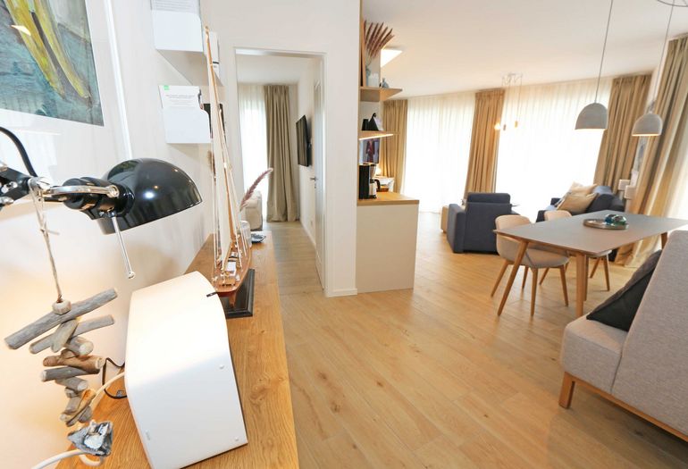 Blick vom Flur ins Wohnzimmer