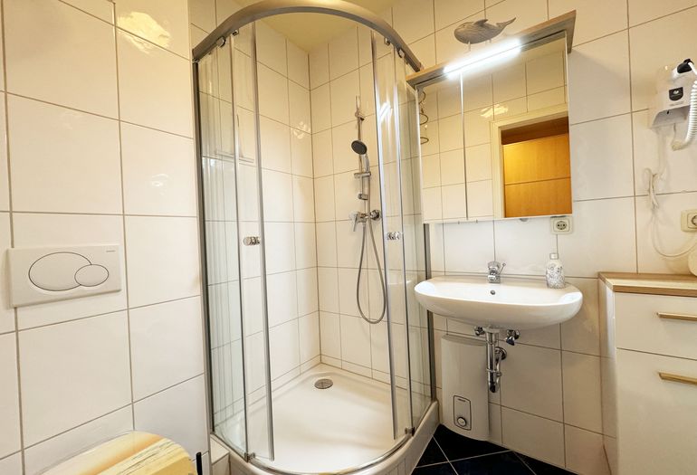 Bad mit flachem Duscheinstieg