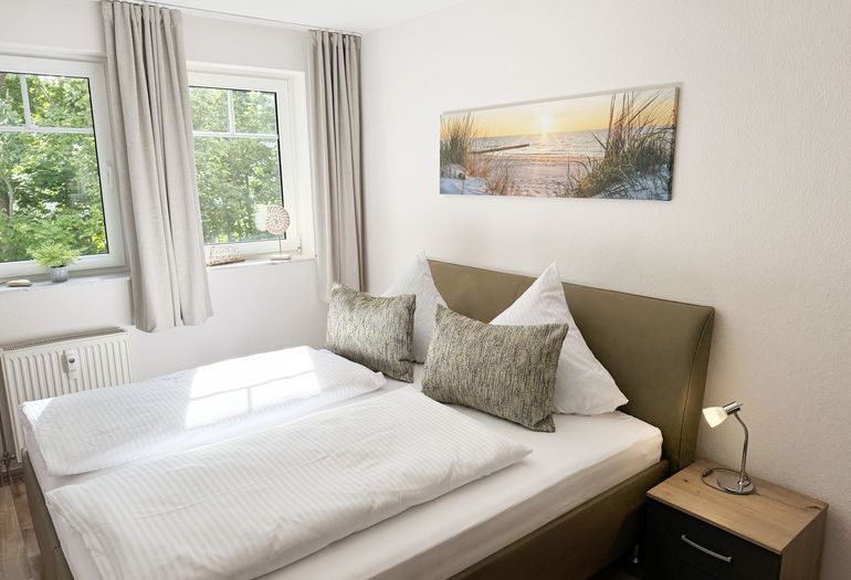 Schlafzimmer mit Doppelbett