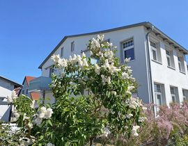 Haus Seestern Whg. 2 Rosengarten mit Terrasse und Sauna