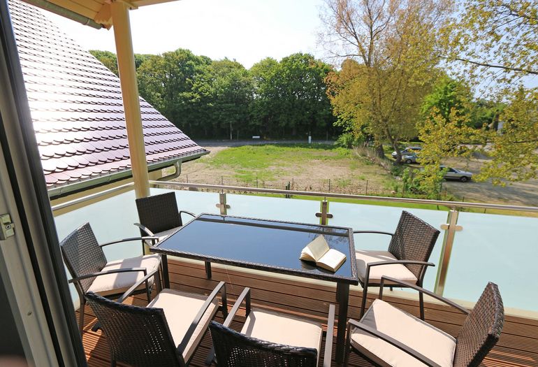 bestuhlter Balkon für gemeinsames Entspannen bestuhlter Balkon für gemeinsames Entspannen