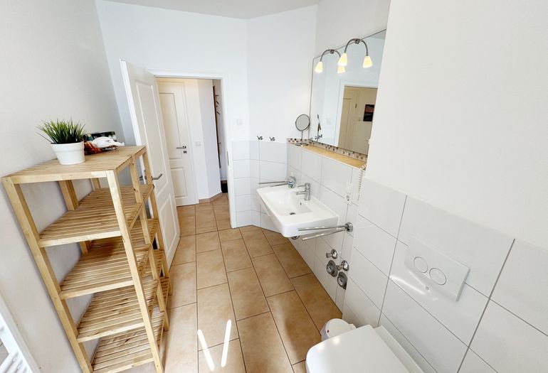 Badezimmer mit Waschbecken