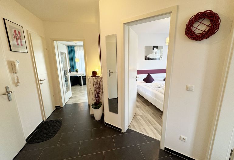 Villa Wilhelmine WE 04 Flur mit Blick Richtung Schlafzimmer und Wohnzimmer Villa Wilhelmine WE 04 Flur mit Blick Richtung Schlafzimmer und Wohnzimmer