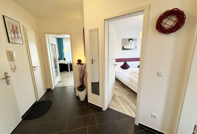 Villa Wilhelmine WE 04 Flur mit Blick Richtung Schlafzimmer und Wohnzimmer Villa Wilhelmine WE 04 Flur mit Blick Richtung Schlafzimmer und Wohnzimmer
